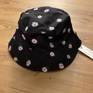 Alice and Olivia Daisy Bucket hat